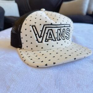 Vans Cream & Black Trucker hat w black heart print